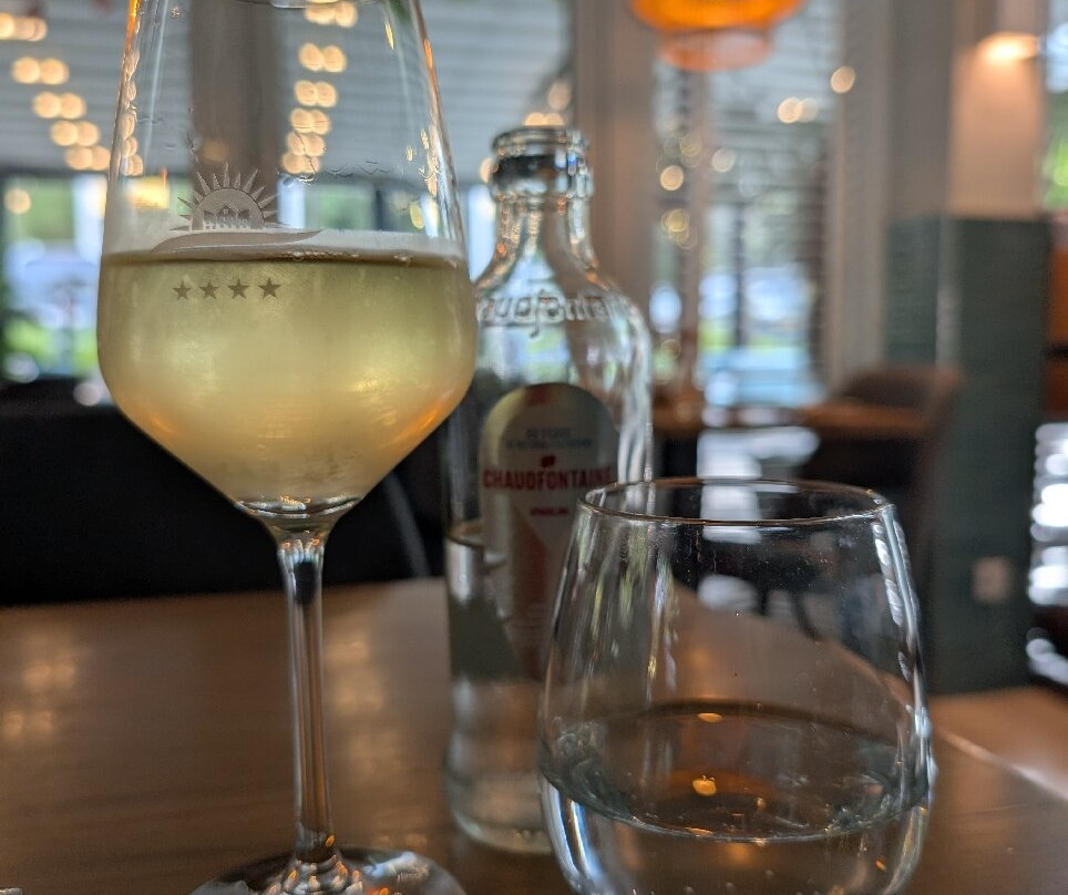 海滩酒店主图