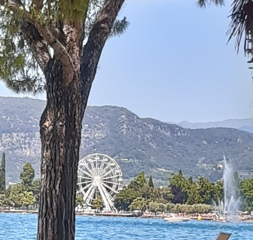 Lido Mirabello Beach-巴尔多利诺必去景点