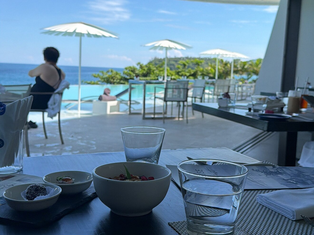 卡塔岩石酒店主图