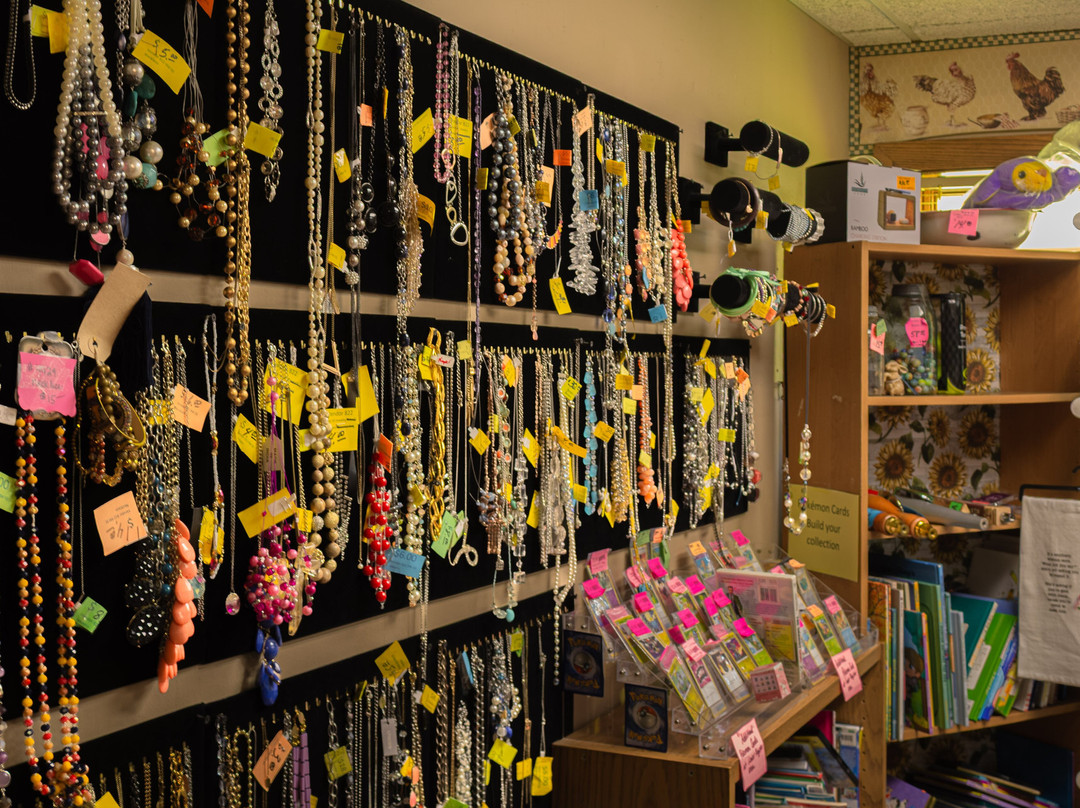 Hwy 102 Flea Market and Antique Mall-罗杰斯必去景点