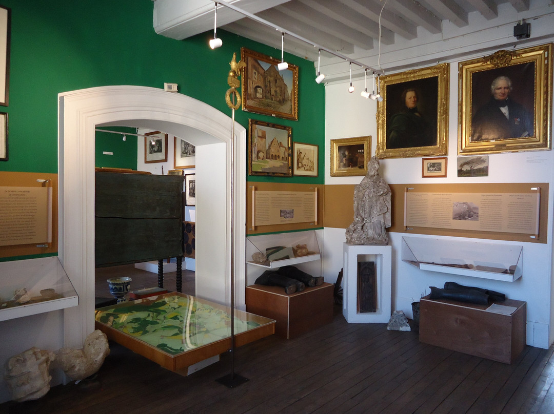 Museum of naive and popular art-Noyers-sur-Serein必去景点