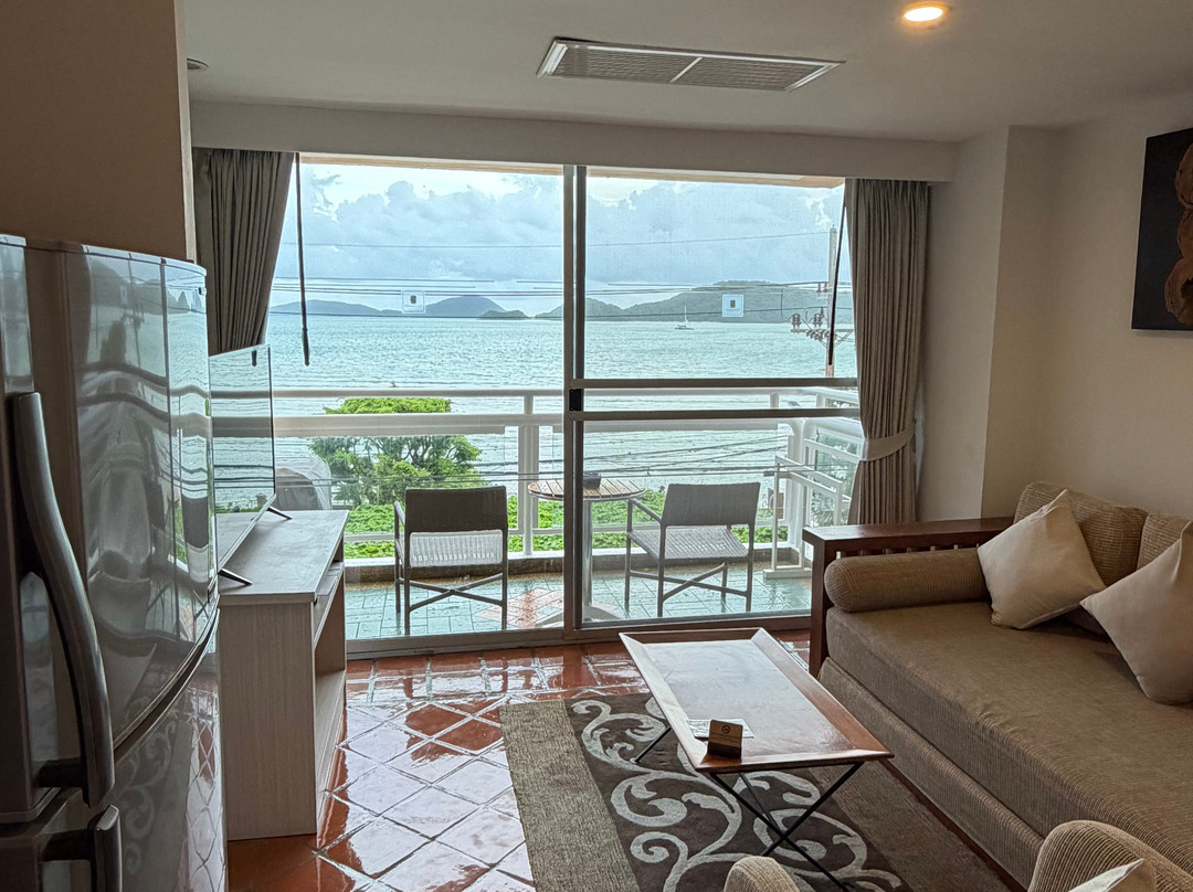 普吉岛凯特睿海湾酒店主图