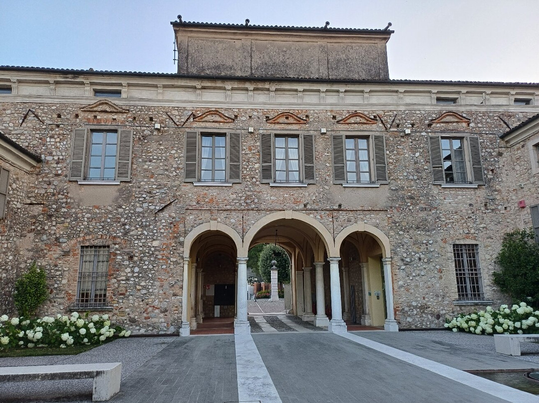 Palazzo Barbieri-Padenghe sul Garda必去景点