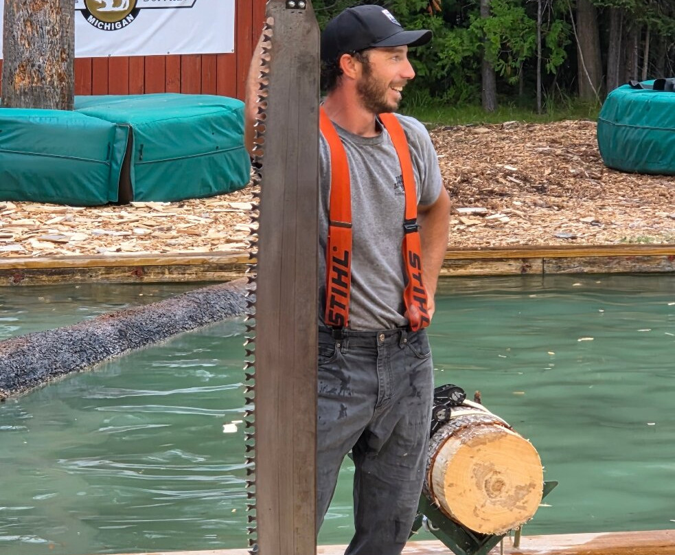Jack Pine Lumberjack Show-麦基诺城必去景点