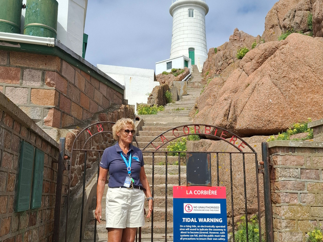 Corbiere Lighthouse (La Corbiere)-圣布雷拉德必去景点