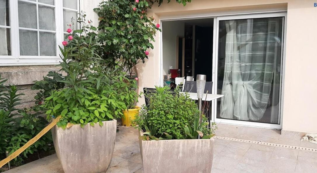 Chambre Double Ou Quadruple Sdb Et Wc Privatif Pour Chacune, Cuisine, Salon, Terrasse Partages, Pain Confiture Cafe Etc Inclus