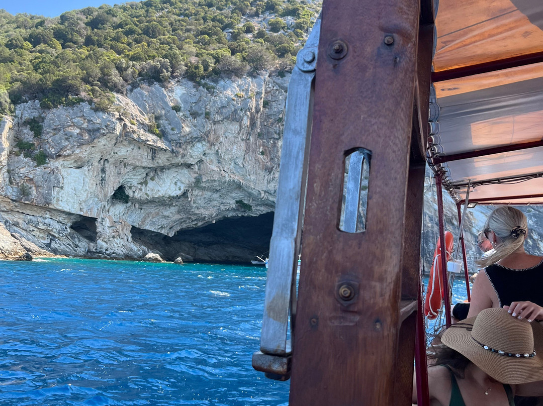 Papanikolis Cruise Boat-Nidri必去景点