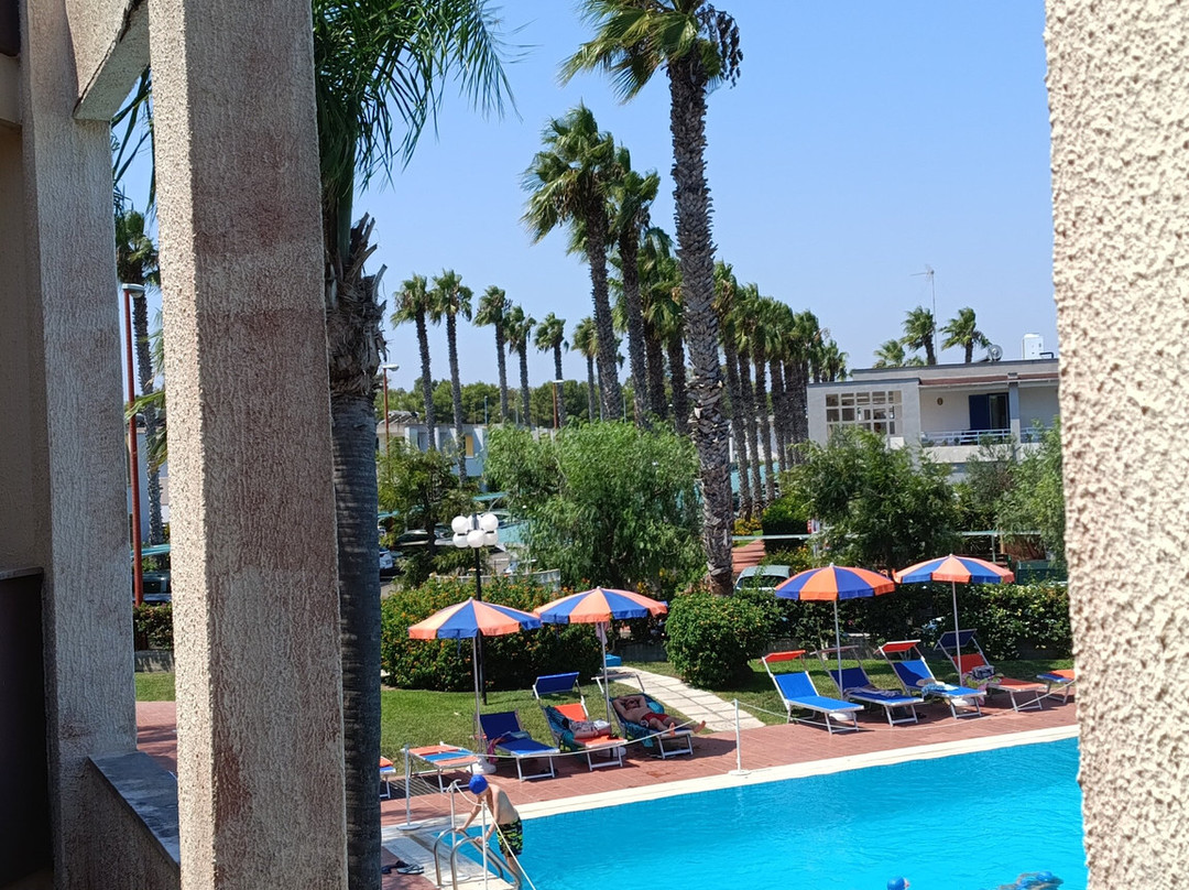 Sairon Village Pool And Beach主图