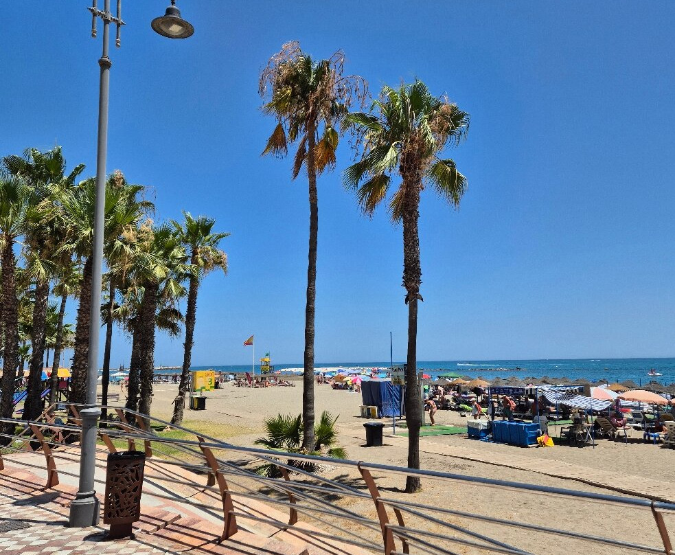 Playa de la Carihuela-托雷莫里诺斯必去景点