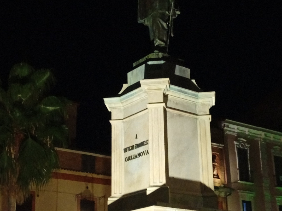 Monumento a Vittorio Emanuele II-朱利亚诺瓦必去景点