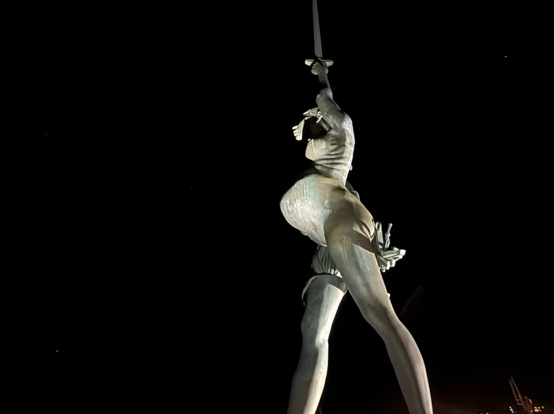Verity Statue-伊尔弗勒科姆必去景点