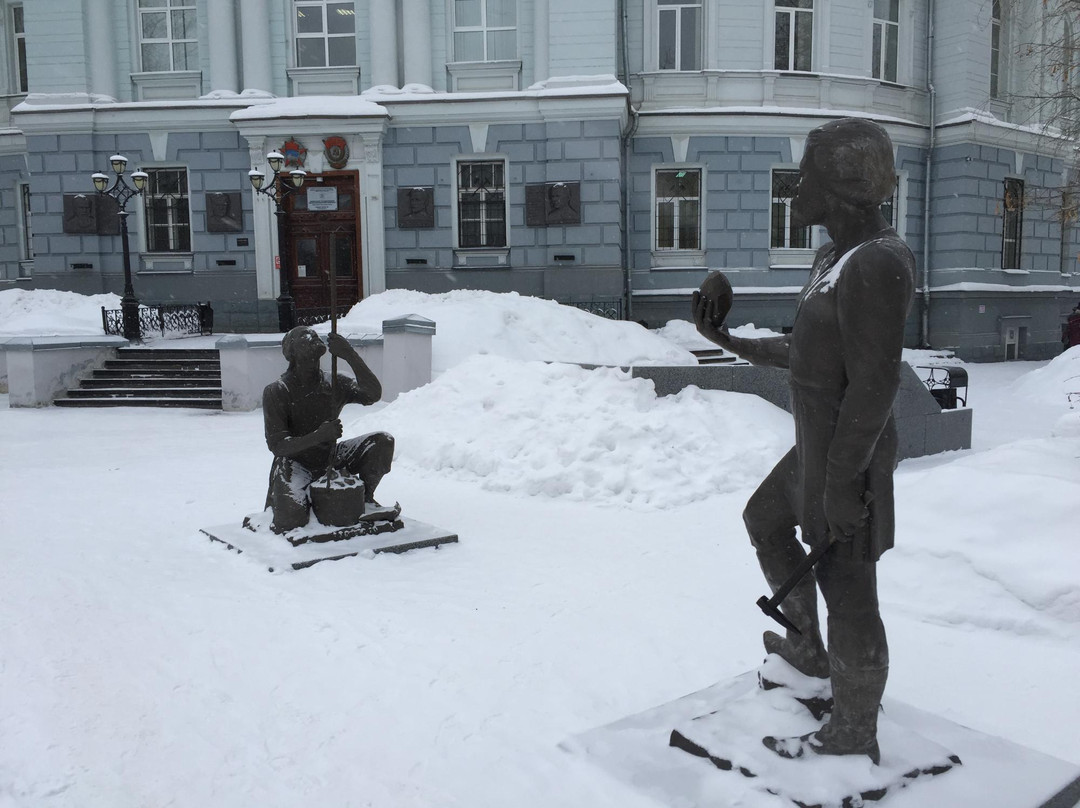 Fizzledowser Fedor Eremeev And Miner Monument-托木斯克必去景点