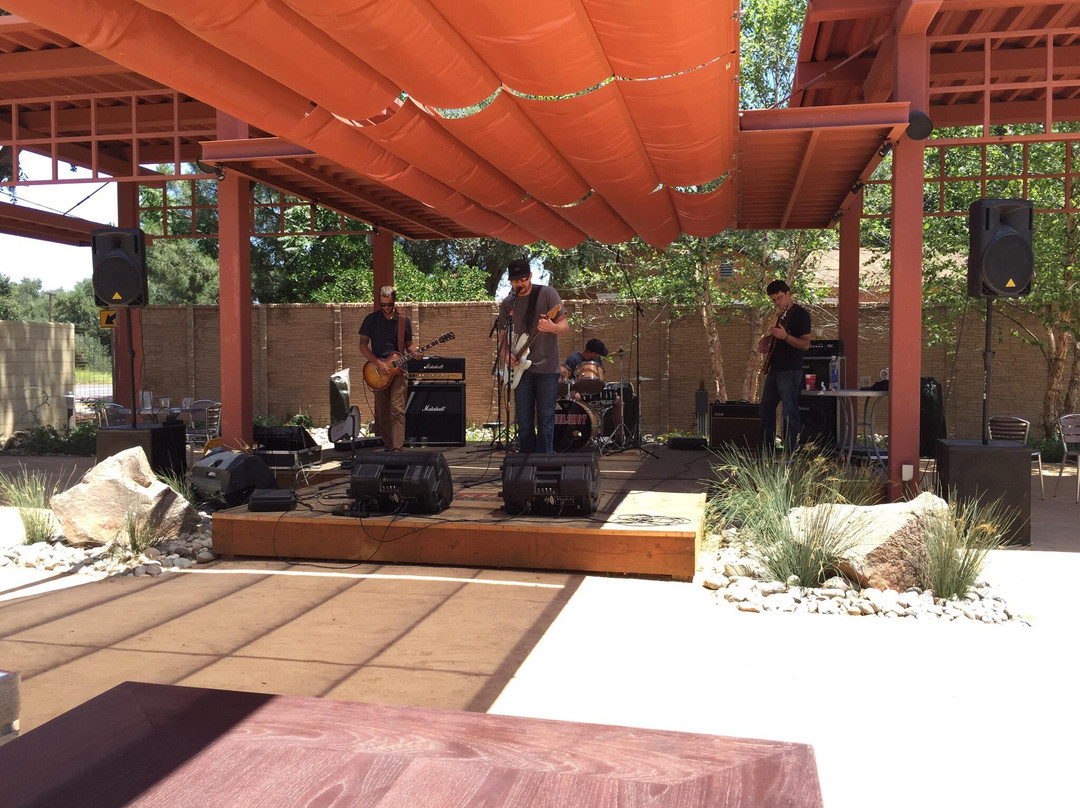 Dunnigan旅游景点-Road Trip Bar & Grill