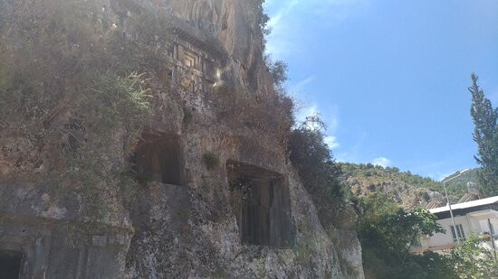 Amynthas Rock Tomb景点图片