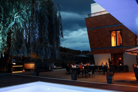 Riverside Hotel主图