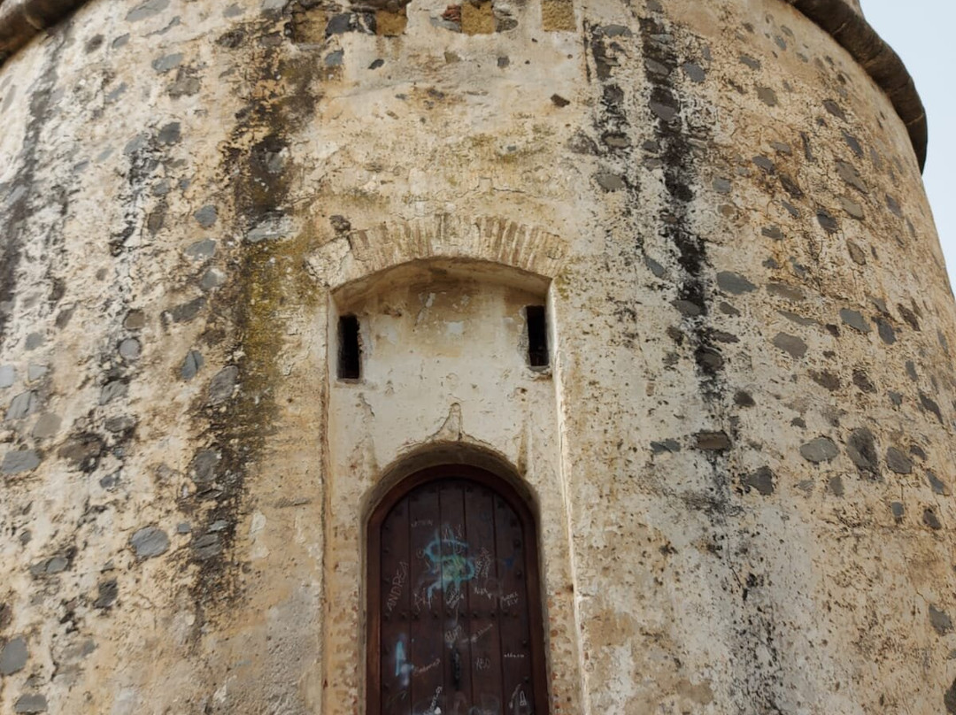 Torre Derecha De Algarrobo Costa景点图片