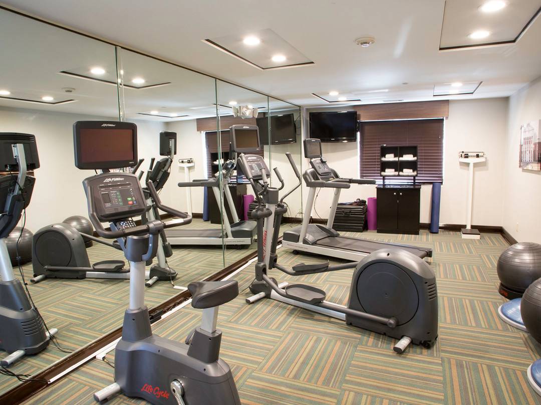 Holiday Inn Express & Suites Oxford By IHG主图