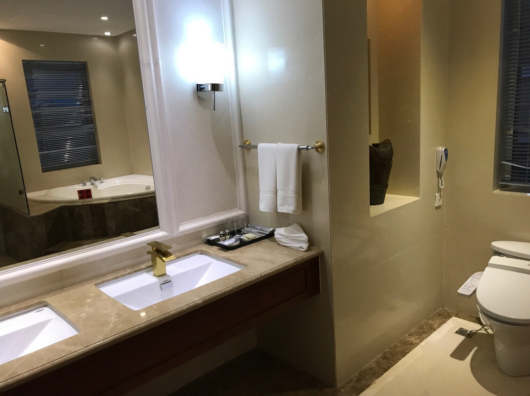 多伦香江假日酒店主图