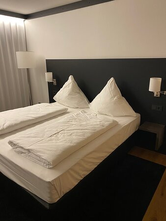WU Hotel主图