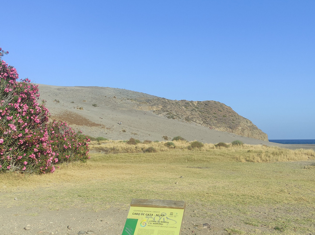 Playa del Barronal景点图片