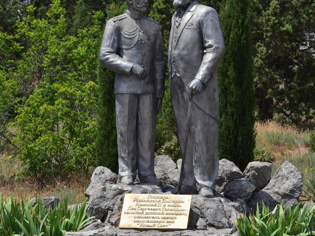 Monument to Emperor Nicholas II and Prince Lev Golitsyn景点图片