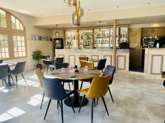 Lamanon餐馆和美食-Le Terminus