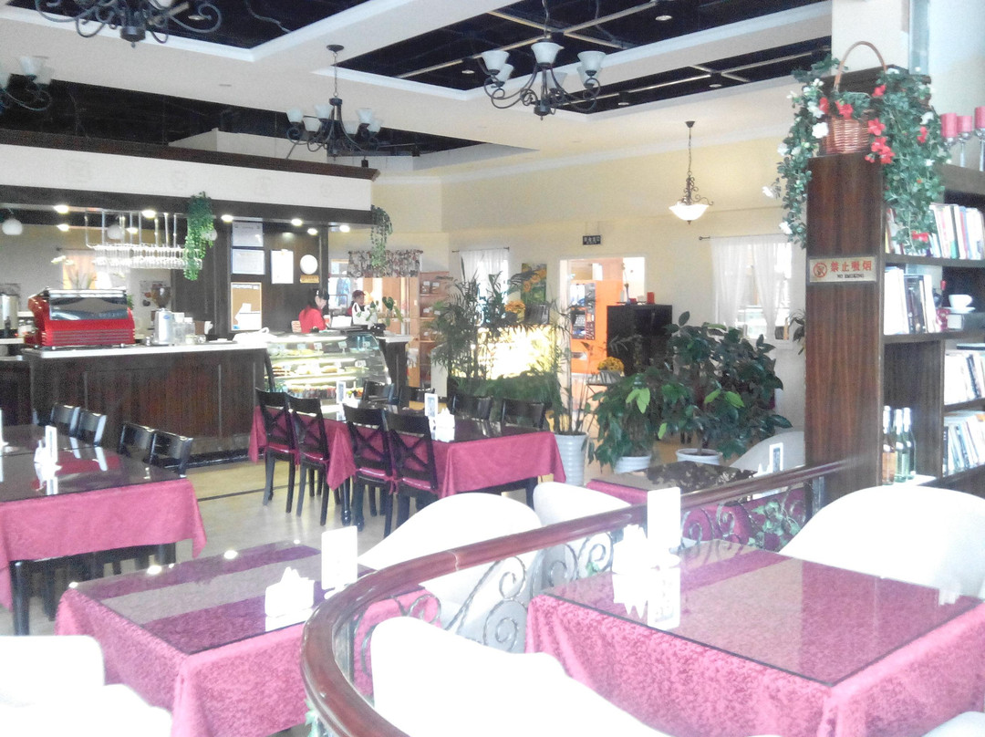 Leanna's Bakery cafe & store