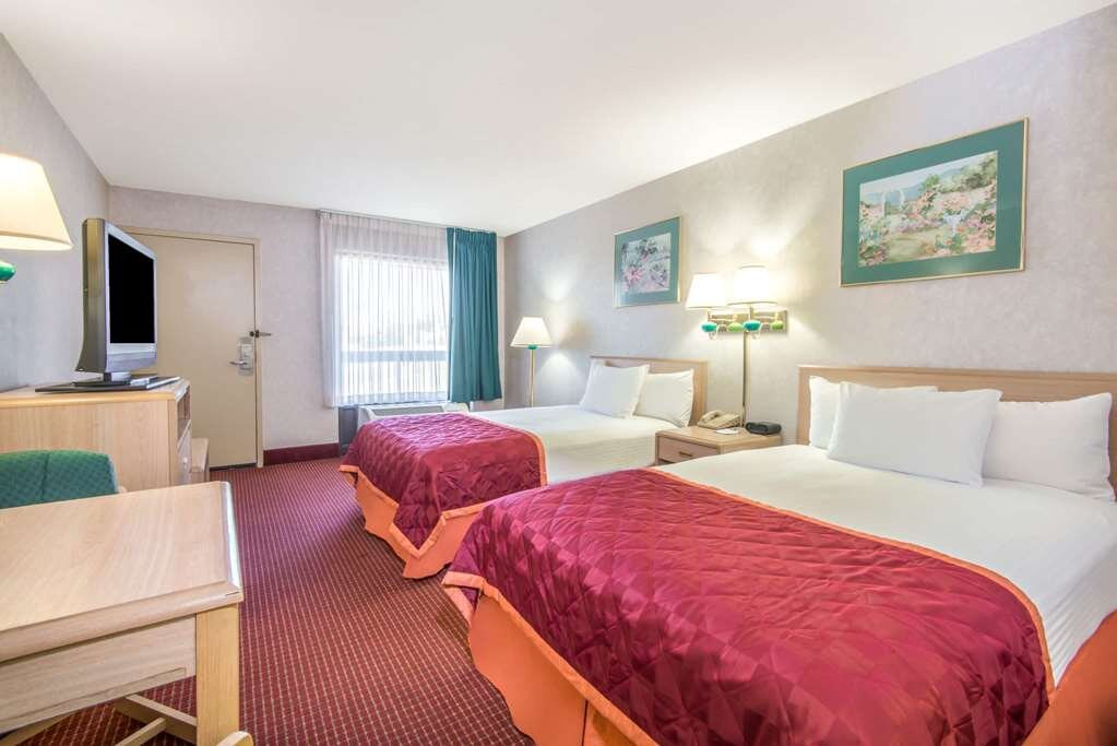 Baymont by Wyndham Topeka主图