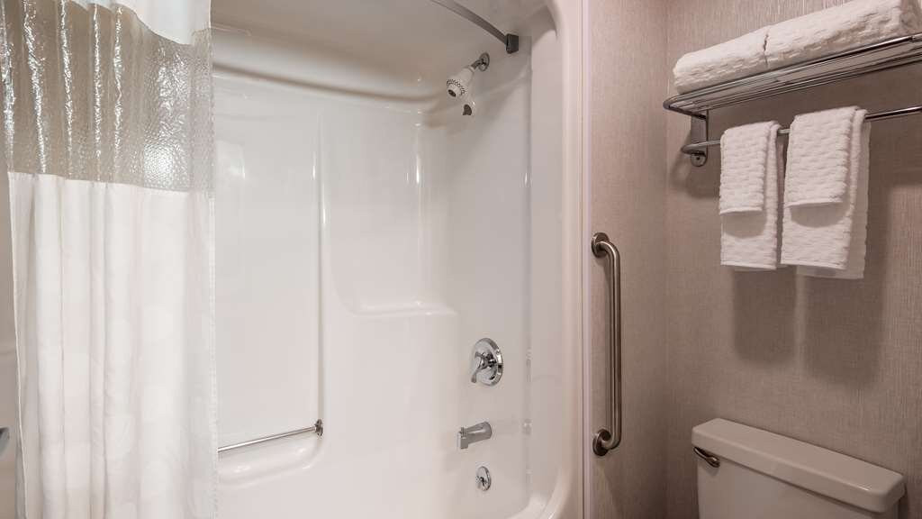 Best Western Plus Berkshire Hills Inn & Suites主图