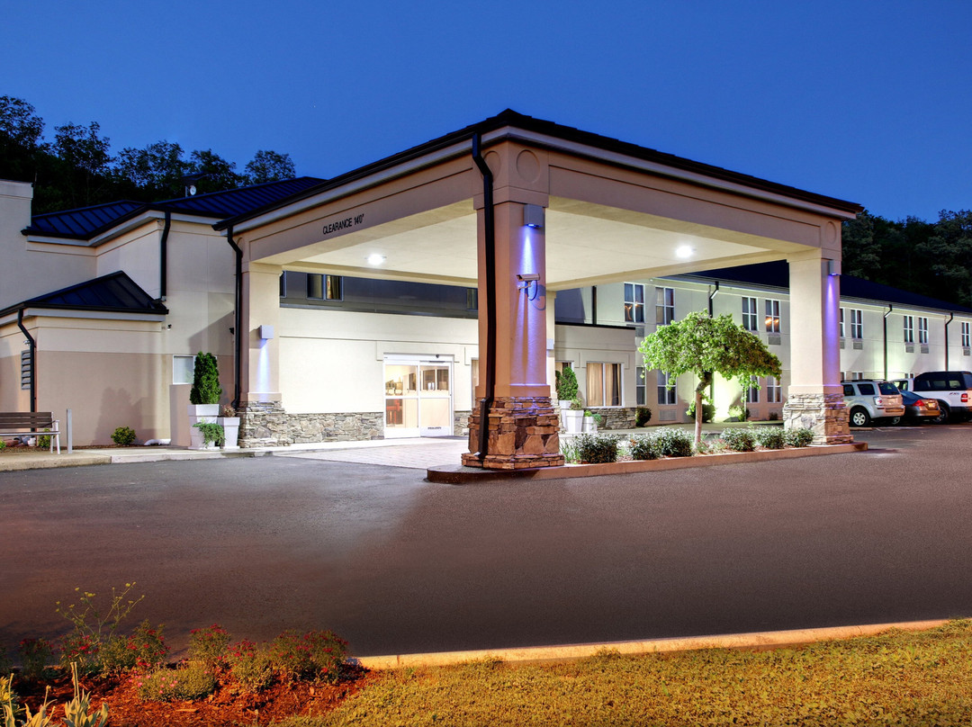 Holiday Inn Express Hurricane Mills (Waverly) by IHG主图