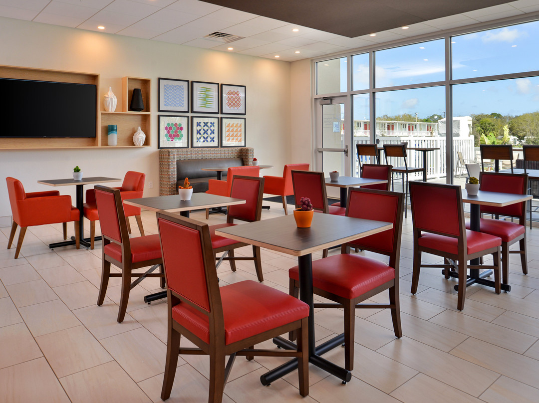 Holiday Inn Express & Suites West Melbourne By IHG主图