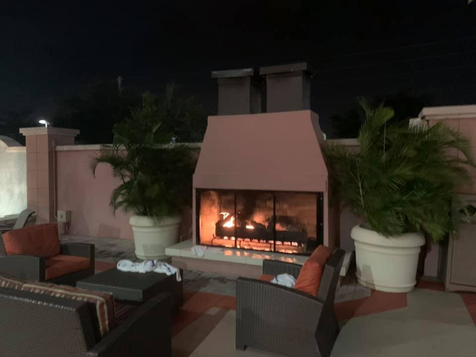 希尔顿合博套房酒店-布纳维斯塔湖度假酒店主图