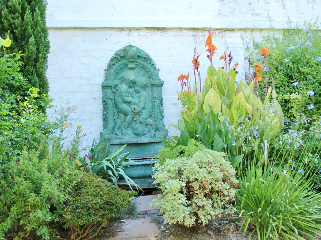 Chantilly Guest House主图