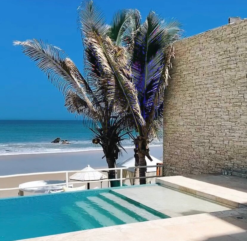 德克套房休息室&Spa酒店主图