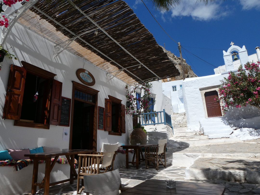 Tholoura Paradosiako Kafeneio