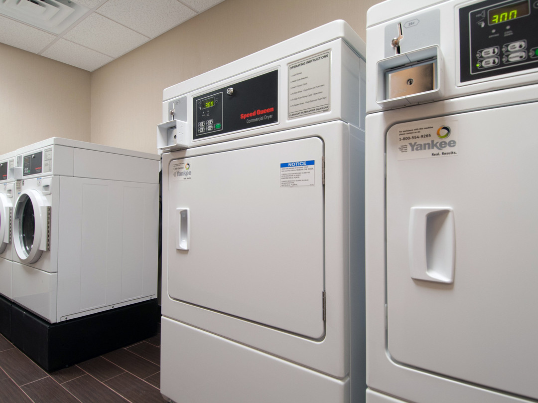 Holiday Inn Express Vernon - Manchester By IHG主图