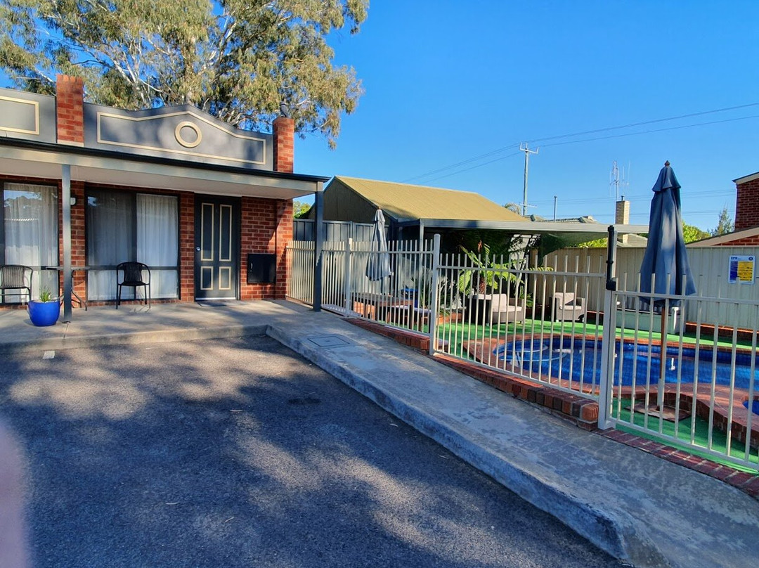 Golden Reef Motor Inn主图