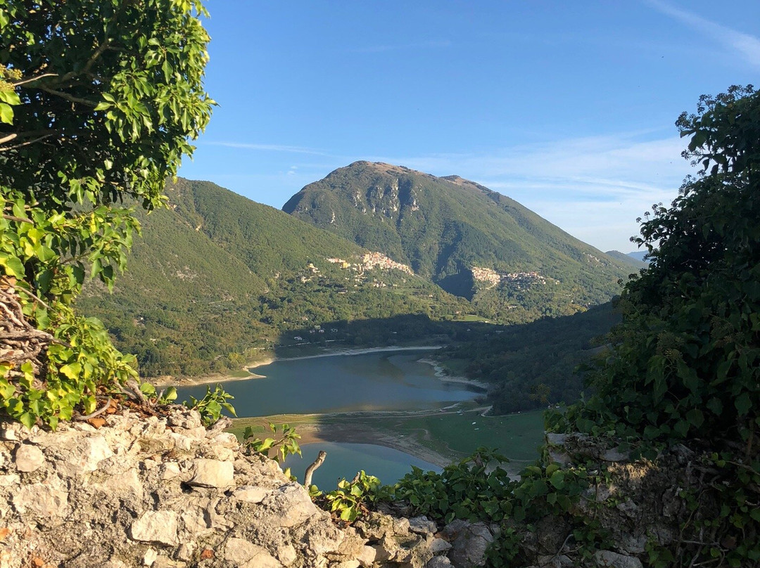 Borgo di Monte Antuni-Castel di Tora必去景点