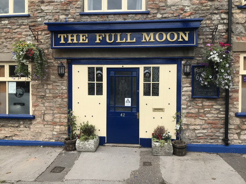 Full Moon Pub-韦尔斯必去景点