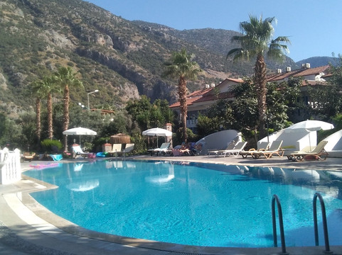 阿塔泻湖海滩酒店主图