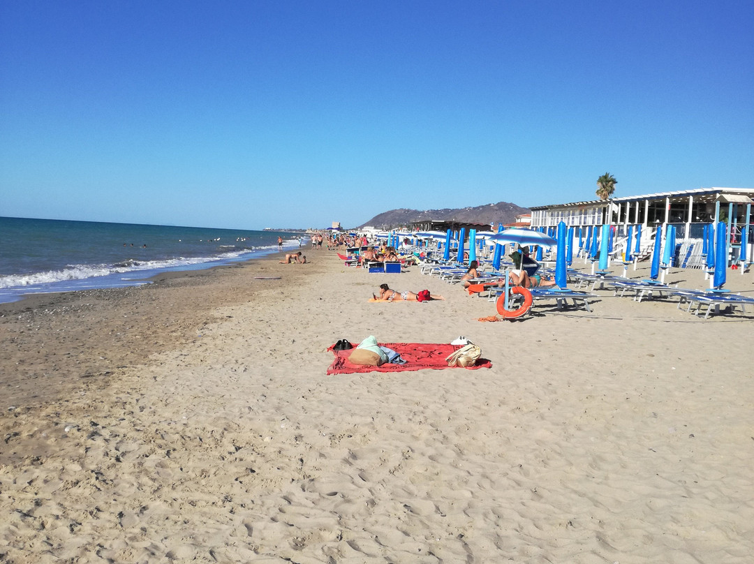 Spiaggia Di Campo Felice Di Roccella景点图片