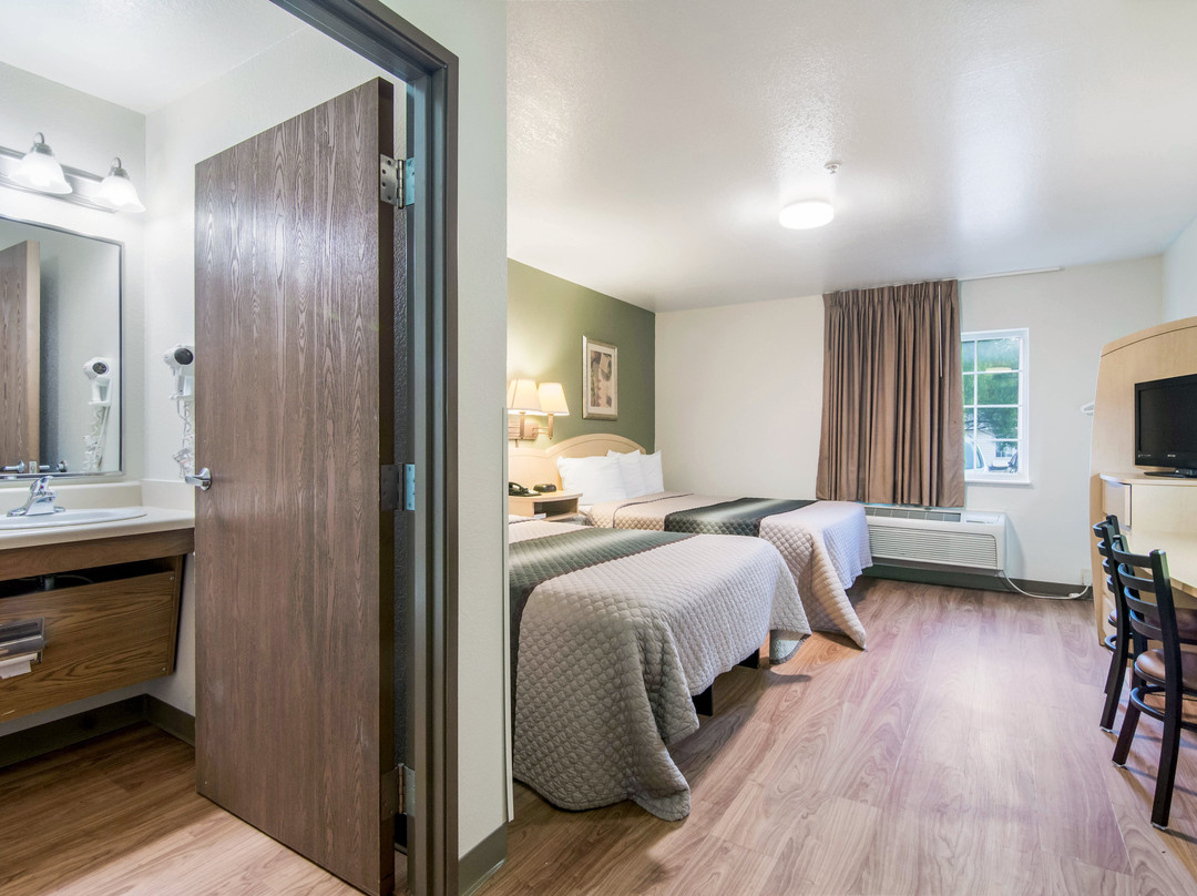 HomeTowne Studios & Suites Bentonville主图