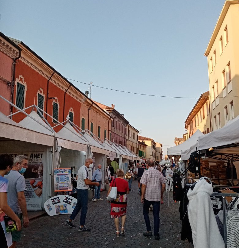 Piazza Guercino景点图片