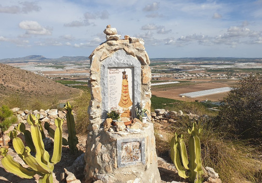 Escultura Virgen De Loreto-San Cayetano必去景点