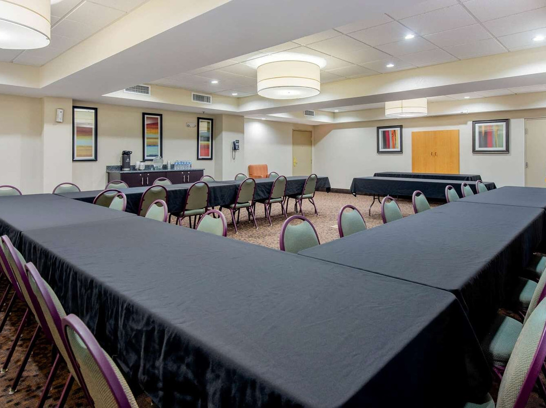 La Quinta Inn & Suites by Wyndham Elkview - Charleston NE主图