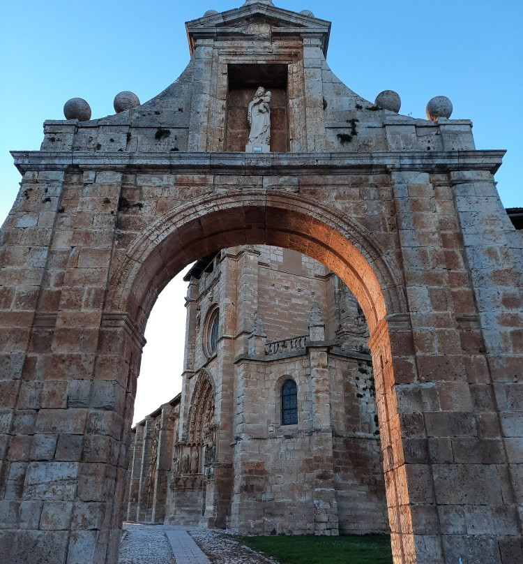 Iglesia de Santa Maria La Real景点图片