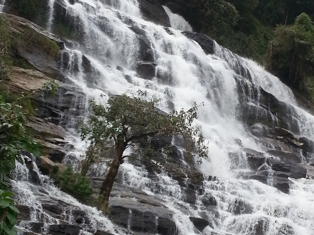 Mae Ya Waterfall-夜占必去景点