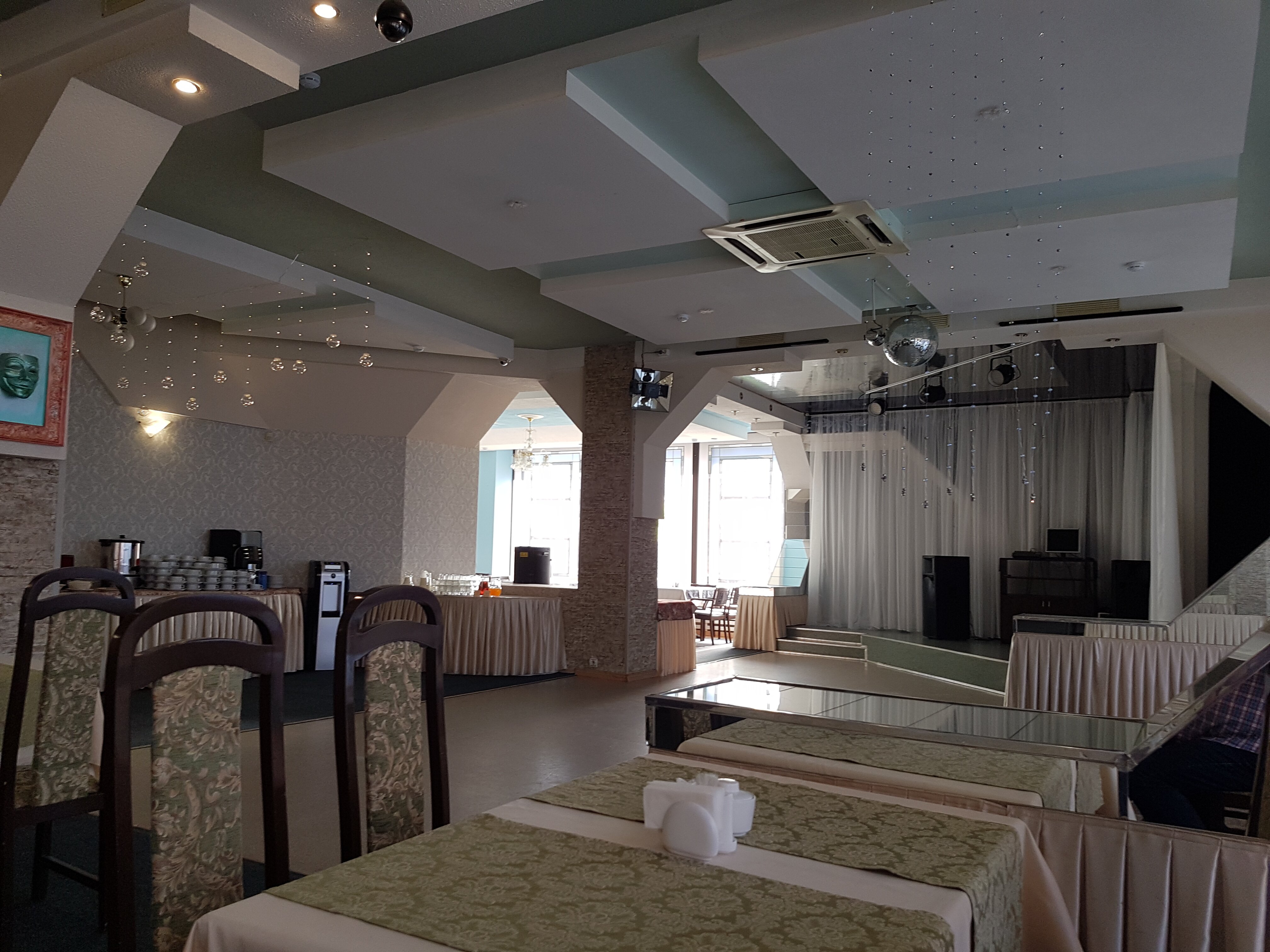 Intourist Novgorod-餐饮