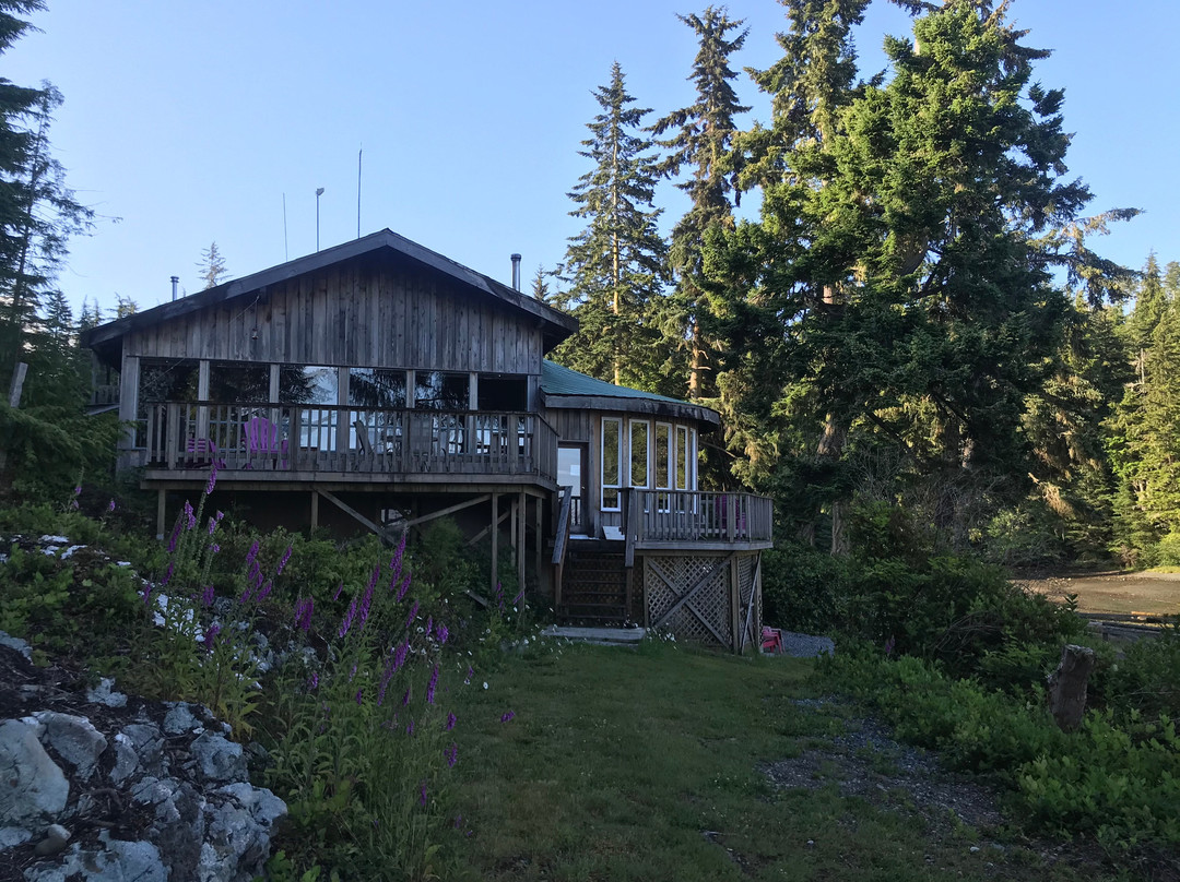 Hidden Cove Lodge主图