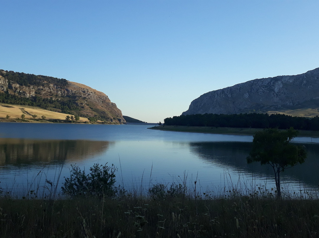 Lago di Piana degli Albanesi景点图片